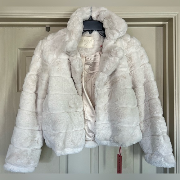 💖 Blank NYC KIDS Faux Fur Jacket | Trendy White Winter Coat - Picture 3 of 12